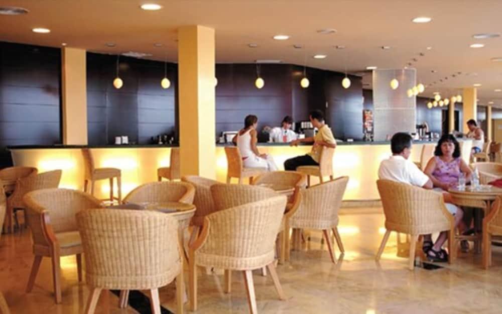 Moon Dreams Roquetas Hotel 4*
